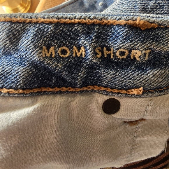 AE Mom Shorts - Picture 5 of 6